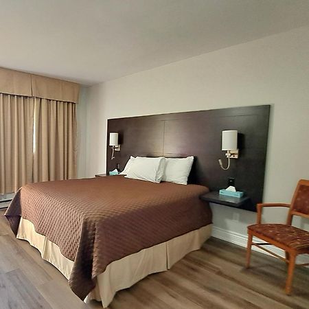 Cedar Lodge Motel Ґодріч Екстер'єр фото