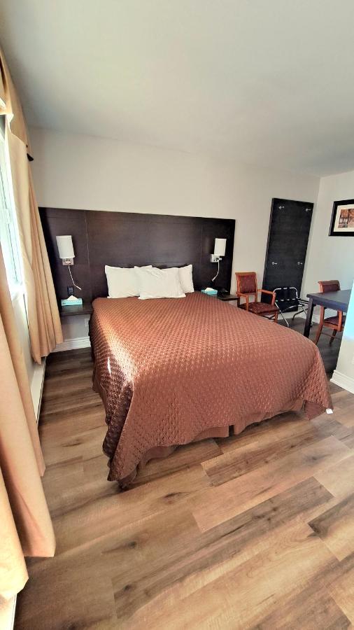 Cedar Lodge Motel Ґодріч Екстер'єр фото