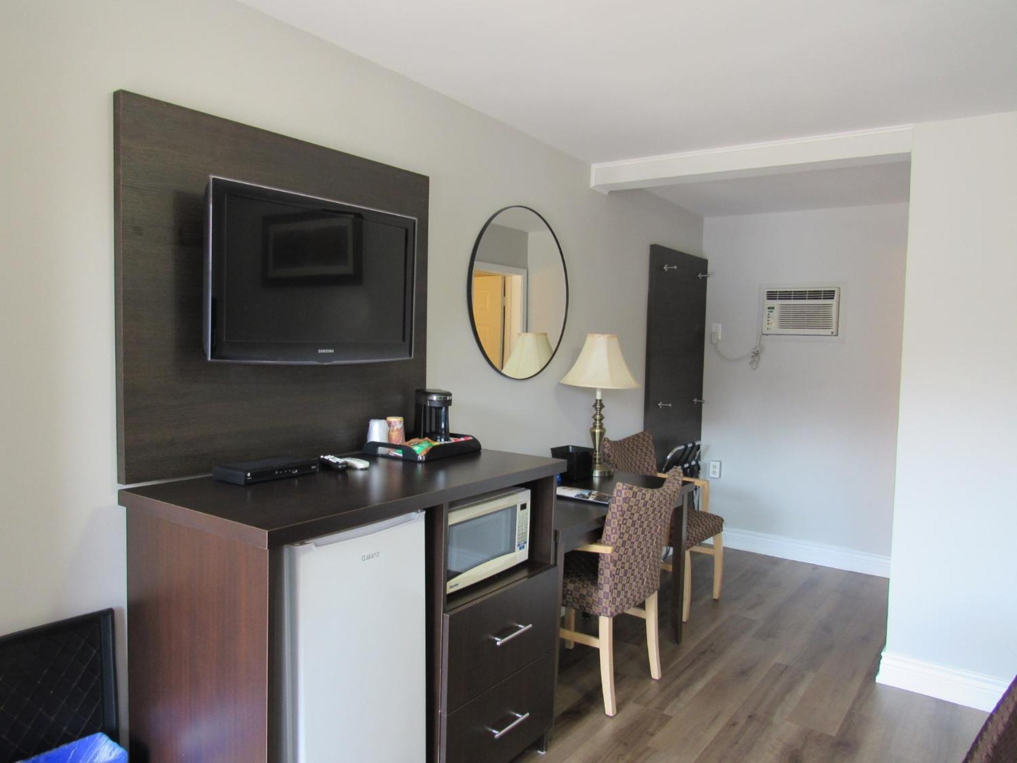 Cedar Lodge Motel Ґодріч Екстер'єр фото