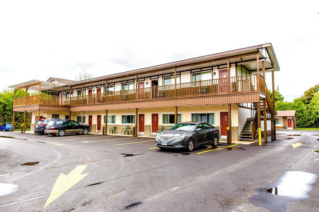 Cedar Lodge Motel Ґодріч Екстер'єр фото