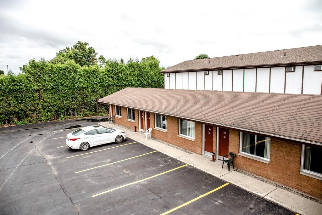 Cedar Lodge Motel Ґодріч Екстер'єр фото