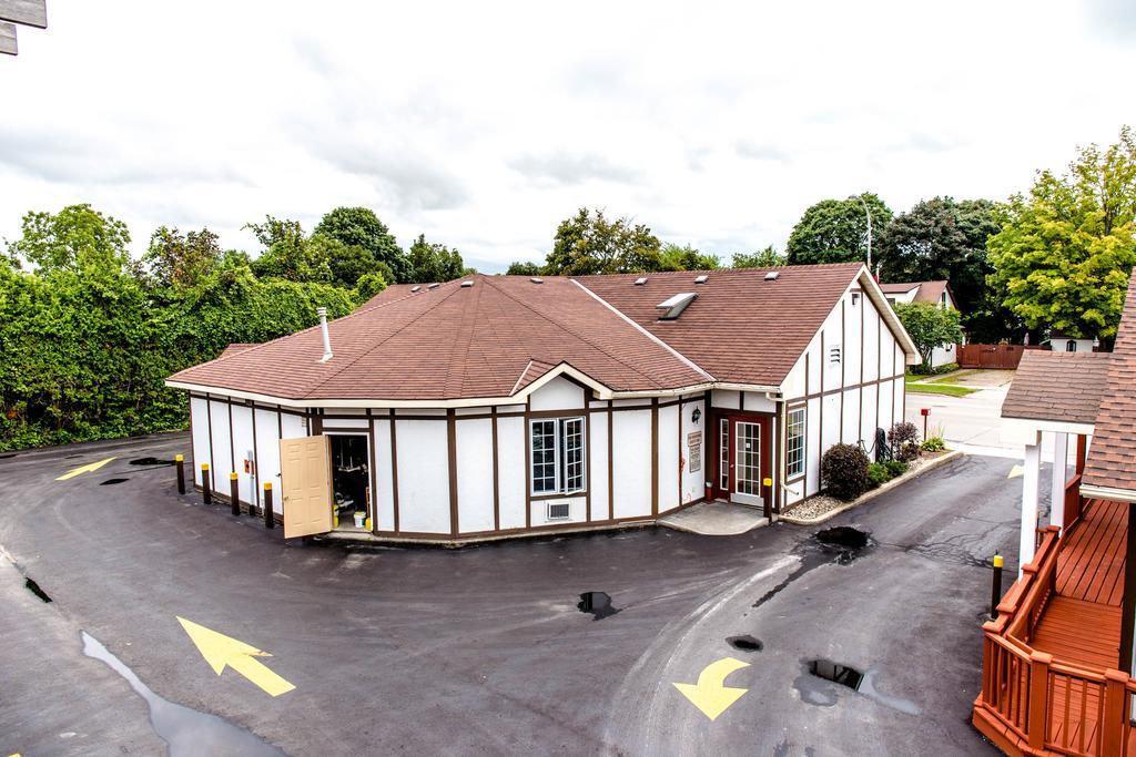 Cedar Lodge Motel Ґодріч Екстер'єр фото