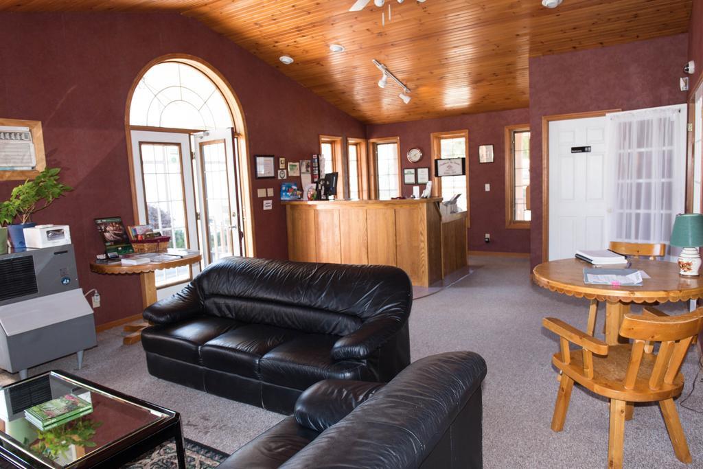 Cedar Lodge Motel Ґодріч Екстер'єр фото