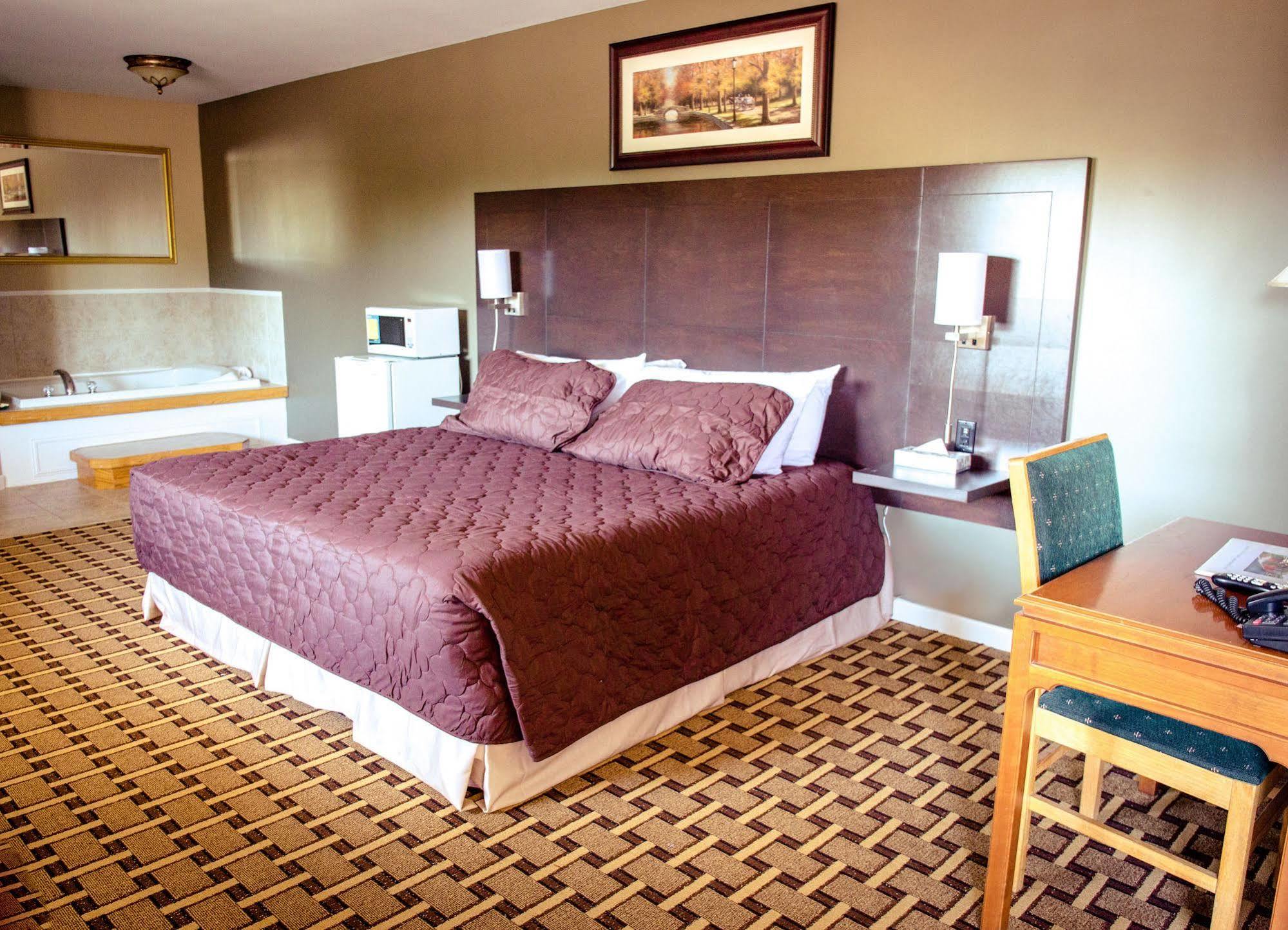 Cedar Lodge Motel Ґодріч Екстер'єр фото