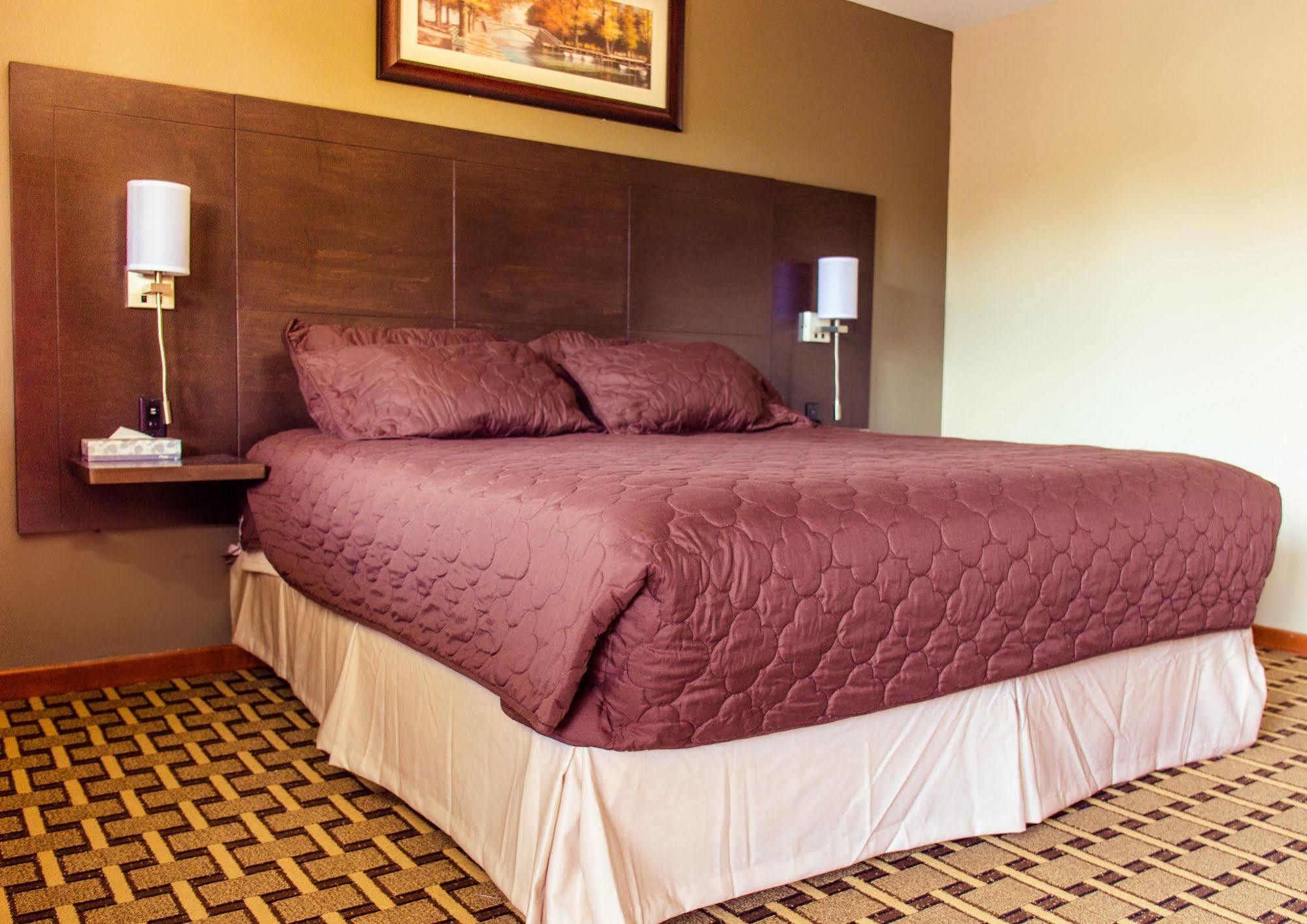 Cedar Lodge Motel Ґодріч Екстер'єр фото