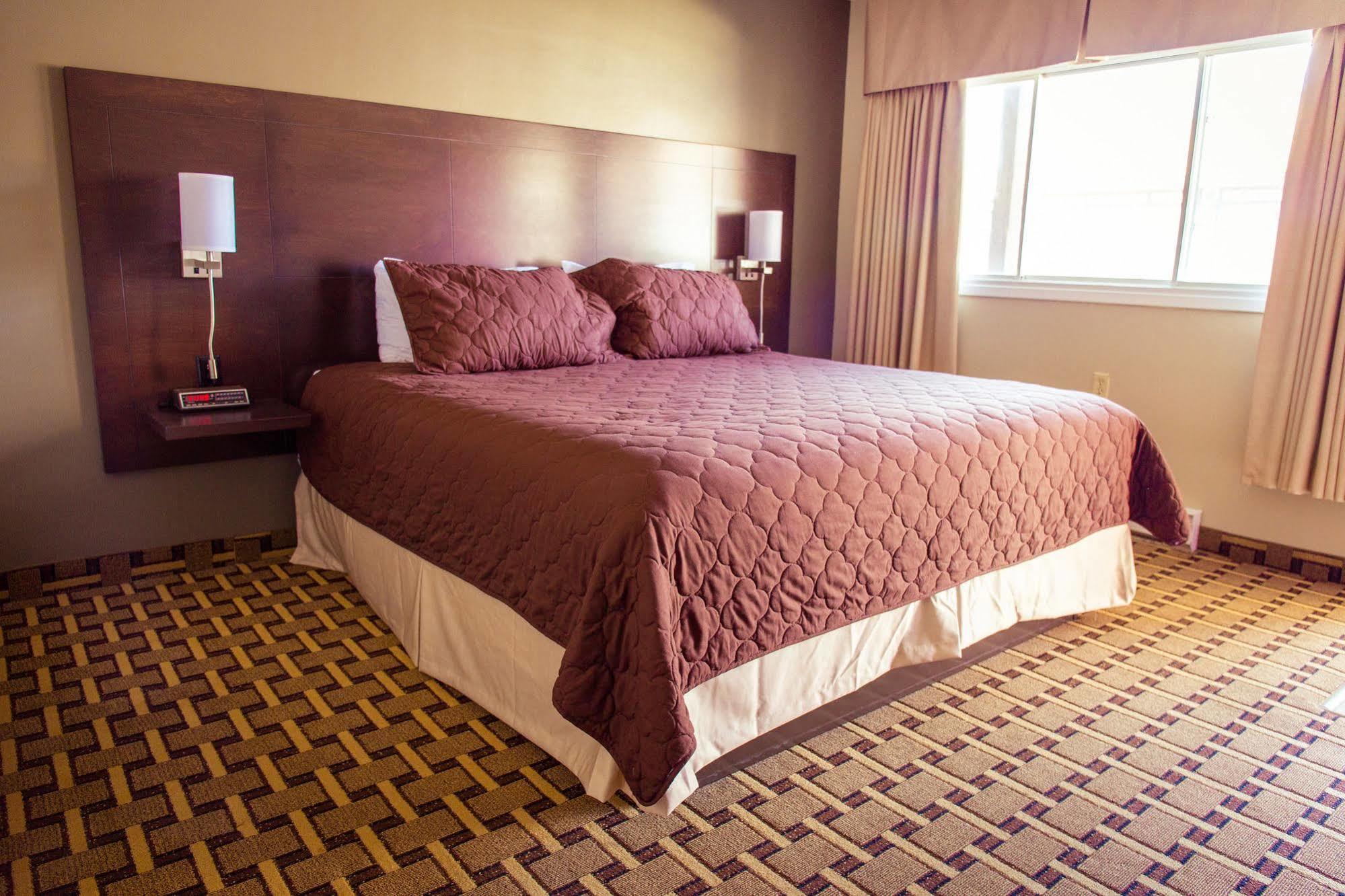 Cedar Lodge Motel Ґодріч Екстер'єр фото