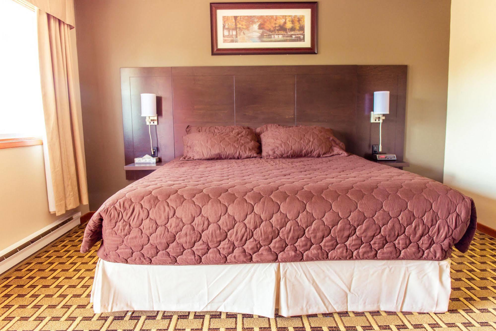 Cedar Lodge Motel Ґодріч Екстер'єр фото