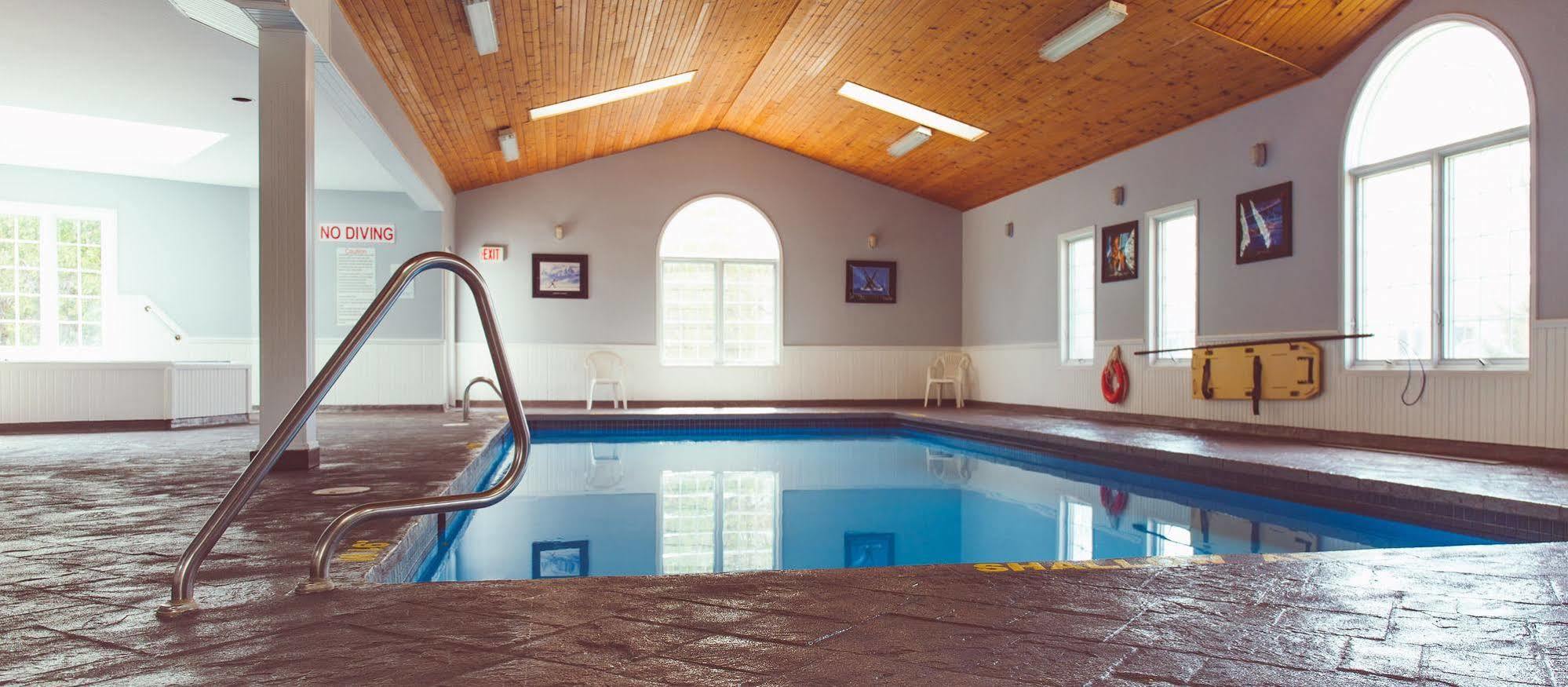Cedar Lodge Motel Ґодріч Екстер'єр фото